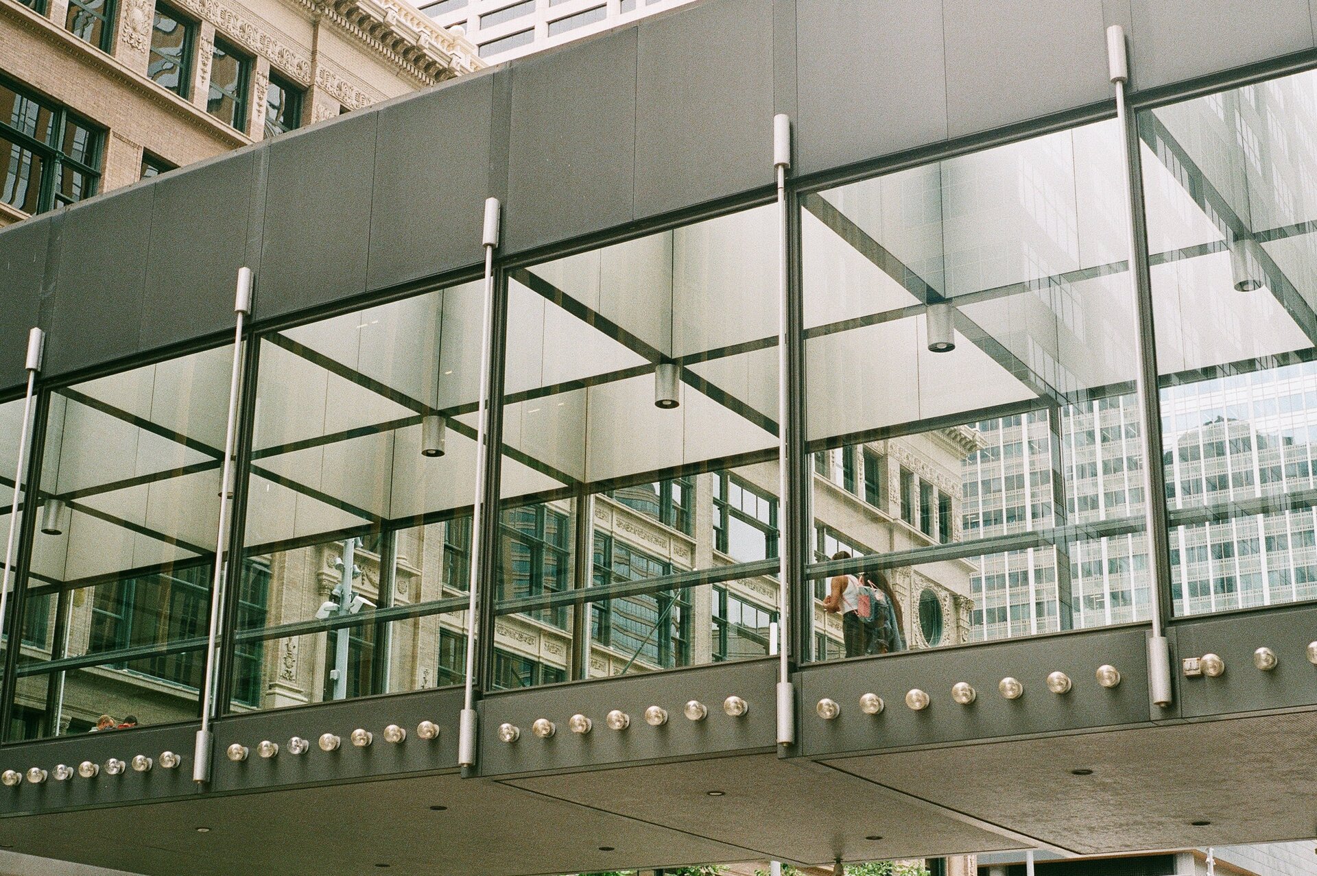 「人事情報」を「経営情報」へ<br/>人事発の情報提供の質を上げるための「人材データ統合」と「挑戦を支えるシステム」選びのヒント